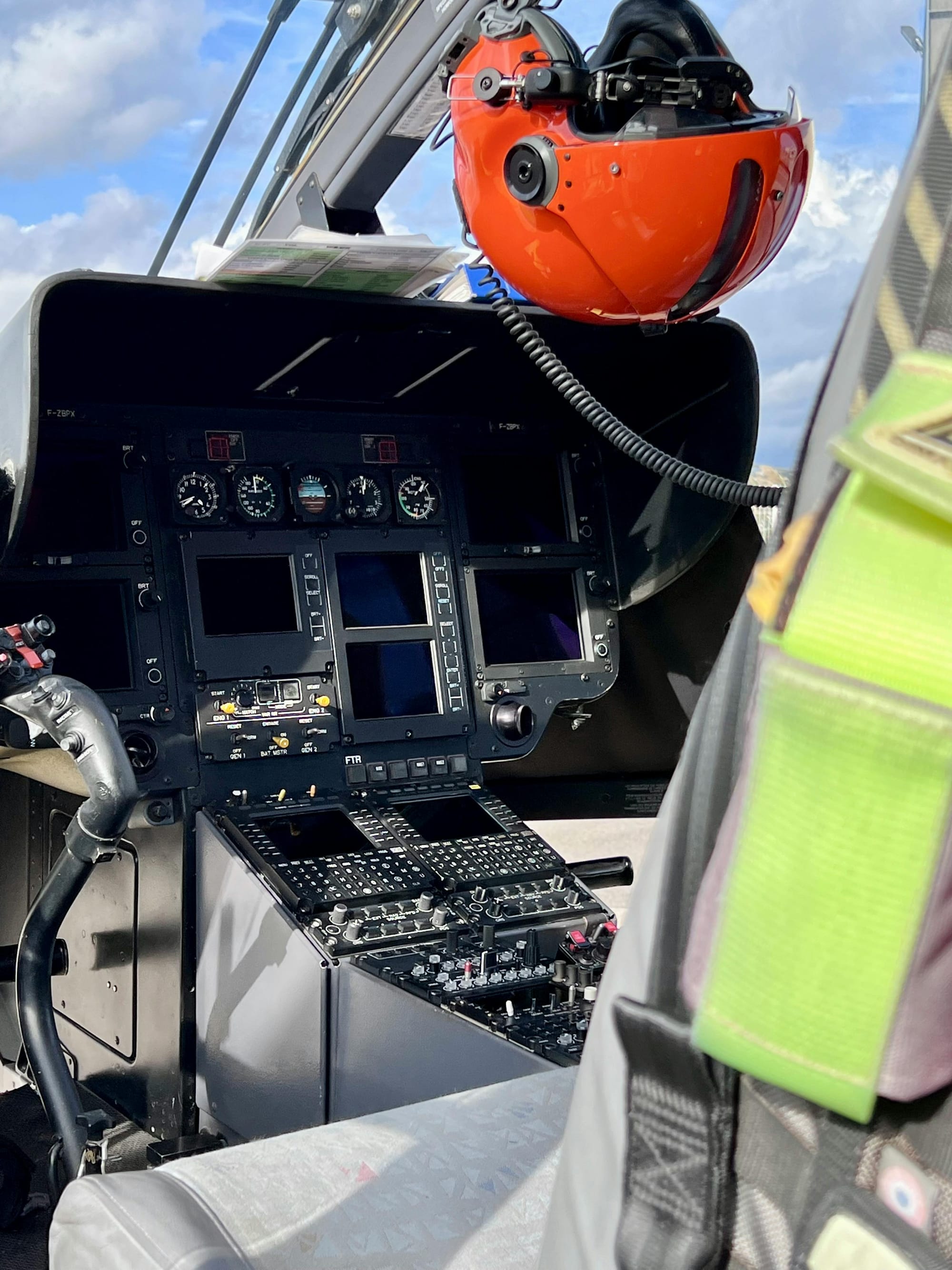 Article:  Should we wear a flight helmet when flying in a helicopter? Revisiting a cultural blindspot